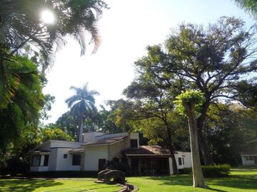 4 CASAS EN VENTA EN JIUTEPEC CON ALBERCA JARDÍN, CANCHA DE PADEL