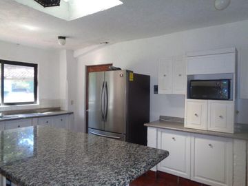 4 CASAS EN VENTA EN JIUTEPEC CON ALBERCA JARDÍN, CANCHA DE PADEL