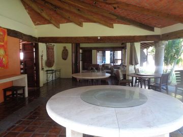4 CASAS EN VENTA EN JIUTEPEC CON ALBERCA JARDÍN, CANCHA DE PADEL