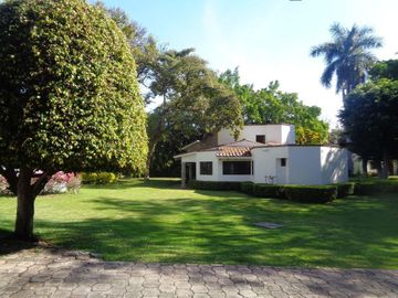 4 CASAS EN VENTA EN JIUTEPEC CON ALBERCA JARDÍN, CANCHA DE PADEL