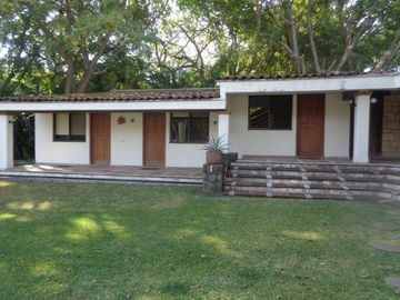 4 CASAS EN VENTA EN JIUTEPEC CON ALBERCA JARDÍN, CANCHA DE PADEL