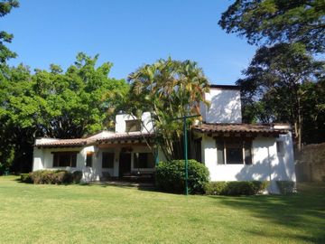 4 CASAS EN VENTA EN JIUTEPEC CON ALBERCA JARDÍN, CANCHA DE PADEL