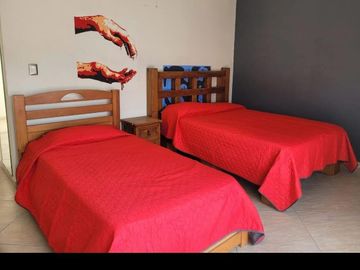 CASA EN VENTA EN JIUTEPEC, EN UN NIVEL DENTRO DE PRIVADA, CON 5 HABITACIONES, JARDÍN Y ALBERCA