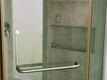 CASA EN VENTA EN JIUTEPEC, EN UN NIVEL DENTRO DE PRIVADA, CON 5 HABITACIONES, JARDÍN Y ALBERCA