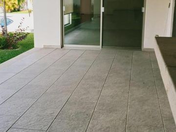 CASA EN VENTA EN JIUTEPEC, EN UN NIVEL DENTRO DE PRIVADA, CON 5 HABITACIONES, JARDÍN Y ALBERCA