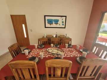 CASA EN VENTA EN JIUTEPEC, EN UN NIVEL DENTRO DE PRIVADA, CON 5 HABITACIONES, JARDÍN Y ALBERCA