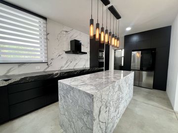 Casa en Venta Amueblada de 4 Recámaras en Privada Residencial en Sitpach Yucatán