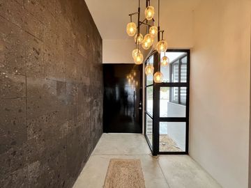 Casa en Venta Amueblada de 4 Recámaras en Privada Residencial en Sitpach Yucatán