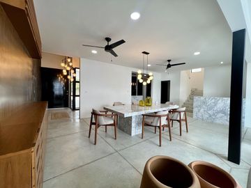 Casa en Venta Amueblada de 4 Recámaras en Privada Residencial en Sitpach Yucatán