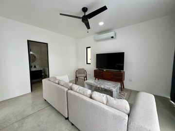 Casa en Venta Amueblada de 4 Recámaras en Privada Residencial en Sitpach Yucatán