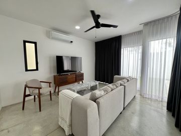 Casa en Venta Amueblada de 4 Recámaras en Privada Residencial en Sitpach Yucatán