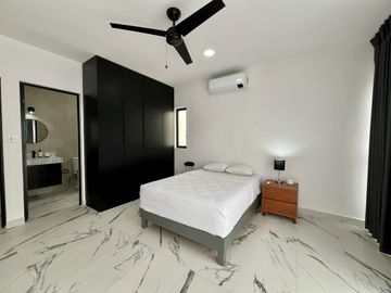 Casa en Venta Amueblada de 4 Recámaras en Privada Residencial en Sitpach Yucatán