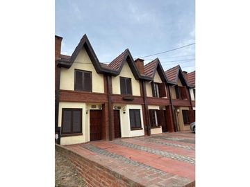 VENTA TRIPLEX -GAS NATURAL- IMPECABLE!!