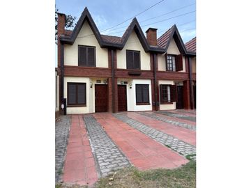 VENTA TRIPLEX -GAS NATURAL- IMPECABLE!!