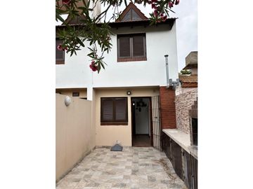 VENTA TRIPLEX -GAS NATURAL- IMPECABLE!!