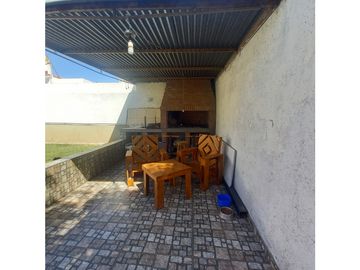 CASA UBICADISIMA EN GODOY CRUZ