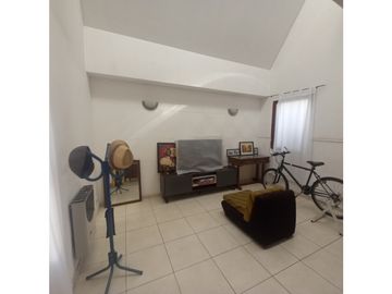 CASA UBICADISIMA EN GODOY CRUZ