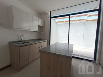 SE VENDE CASA POR ESTRENAR EN LA ARMENIA