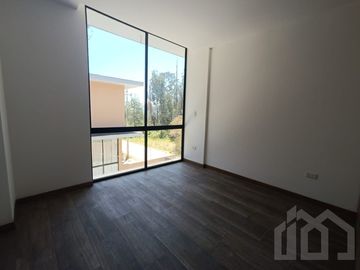 SE VENDE CASA POR ESTRENAR EN LA ARMENIA