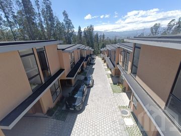 SE VENDE CASA POR ESTRENAR EN LA ARMENIA
