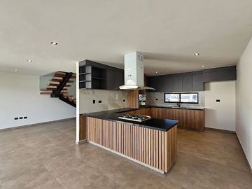 CASA EN VENTA EN LOMAS DE ANGELOPOLIS
