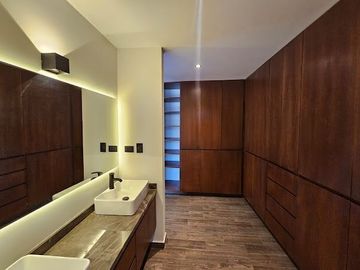 CASA EN VENTA EN LOMAS DE ANGELOPOLIS