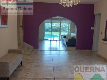 CASA EN VENTA EN CUERNAVACA, TLALTENANGO, EN UN NIVEL.  USO DE SUELO: CUA
