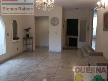 CASA EN VENTA EN CUERNAVACA, TLALTENANGO, EN UN NIVEL.  USO DE SUELO: CUA