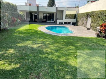 CASA EN VENTA EN CUERNAVACA, TLALTENANGO, EN UN NIVEL.  USO DE SUELO: CUA