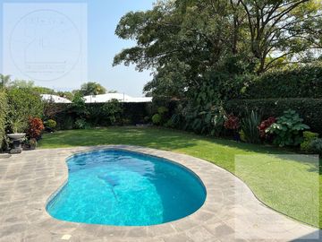 CASA EN VENTA EN CUERNAVACA, TLALTENANGO, EN UN NIVEL.  USO DE SUELO: CUA