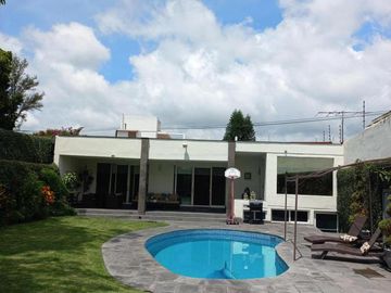 CASA EN VENTA EN CUERNAVACA, TLALTENANGO, EN UN NIVEL.  USO DE SUELO: CUA