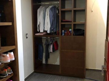 CASA EN VENTA EN CUERNAVACA A PRECIO DE OPORTUNIDAD, ALBERCA, JARDÍN, ACCESO RESTRINGUIDO