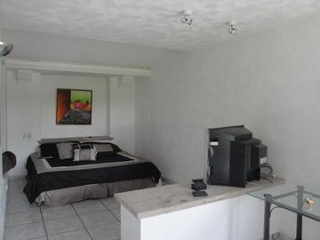 CASA EN VENTA EN CUERNAVACA, EN UN NIVEL EN LA COLONIA MANANTIALES, CON 6 HABITACIONES CADA UNA CON BAÑO