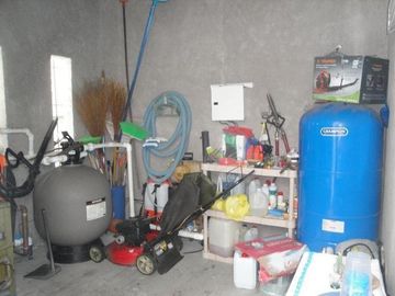 CASA EN VENTA EN CUERNAVACA, EN UN NIVEL EN LA COLONIA MANANTIALES, CON 6 HABITACIONES CADA UNA CON BAÑO