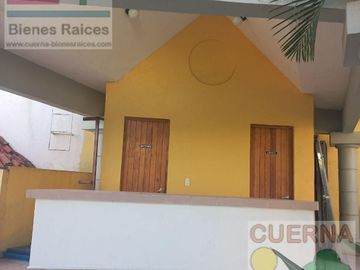 CASA EN VENTA ATRAS DE SUMIYA, ¡OPORTUNIDAD!, CON 3 HABITACIONES EN PLANTA BAJA, CANCHAS DE TENIS, ALBERCA Y VIGILANCIA