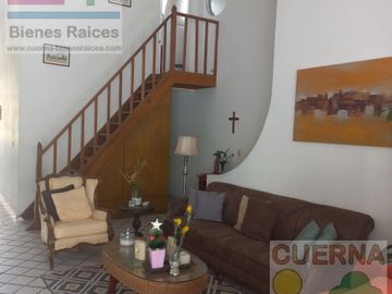 CASA EN VENTA ATRAS DE SUMIYA, ¡OPORTUNIDAD!, CON 3 HABITACIONES EN PLANTA BAJA, CANCHAS DE TENIS, ALBERCA Y VIGILANCIA