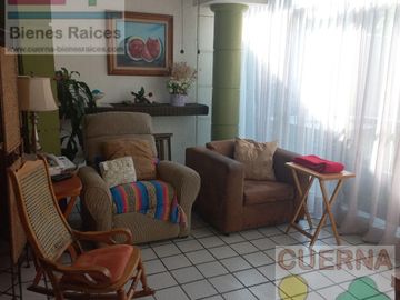 CASA EN VENTA ATRAS DE SUMIYA, ¡OPORTUNIDAD!, CON 3 HABITACIONES EN PLANTA BAJA, CANCHAS DE TENIS, ALBERCA Y VIGILANCIA