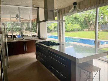 Casa en venta en exclusivo fraccionamiento con vigilancia, Cuernavaca