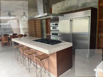 Casa en venta en exclusivo fraccionamiento con vigilancia, Cuernavaca