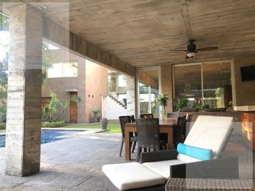 Casa en venta en exclusivo fraccionamiento con vigilancia, Cuernavaca