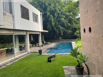 Casa en venta en exclusivo fraccionamiento con vigilancia, Cuernavaca