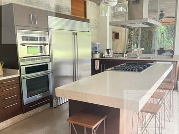 Casa en venta en exclusivo fraccionamiento con vigilancia, Cuernavaca