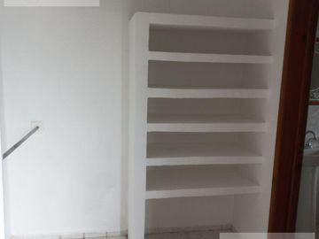 CASA EN VENTA EN BURGOS BUGAMBILIA CON ALBERCA CLIMATIZADA, HABITACIÓN EN PLANTA BAJA