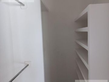 CASA EN VENTA EN BURGOS BUGAMBILIA CON ALBERCA CLIMATIZADA, HABITACIÓN EN PLANTA BAJA