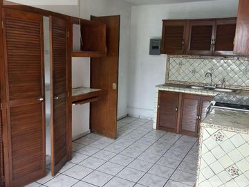 CASA EN VENTA EN BURGOS BUGAMBILIA CON ALBERCA CLIMATIZADA, HABITACIÓN EN PLANTA BAJA