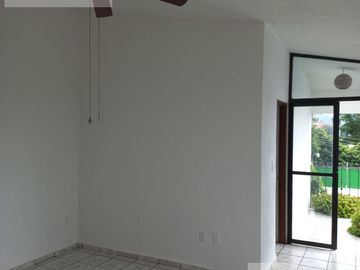 CASA EN VENTA EN BURGOS BUGAMBILIA CON ALBERCA CLIMATIZADA, HABITACIÓN EN PLANTA BAJA