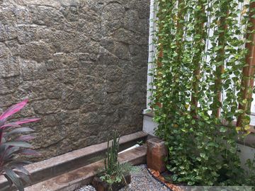 CASA EN VENTA EN BURGOS BUGAMBILIA CON ALBERCA CLIMATIZADA, HABITACIÓN EN PLANTA BAJA