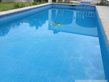 CASA EN VENTA EN BURGOS BUGAMBILIA CON ALBERCA CLIMATIZADA, HABITACIÓN EN PLANTA BAJA