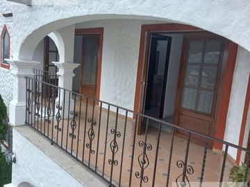 CASA EN VENTA EN BURGOS BUGAMBILIA CON ALBERCA CLIMATIZADA, HABITACIÓN EN PLANTA BAJA