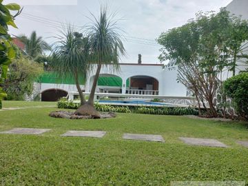 CASA EN VENTA EN BURGOS BUGAMBILIA CON ALBERCA CLIMATIZADA, HABITACIÓN EN PLANTA BAJA